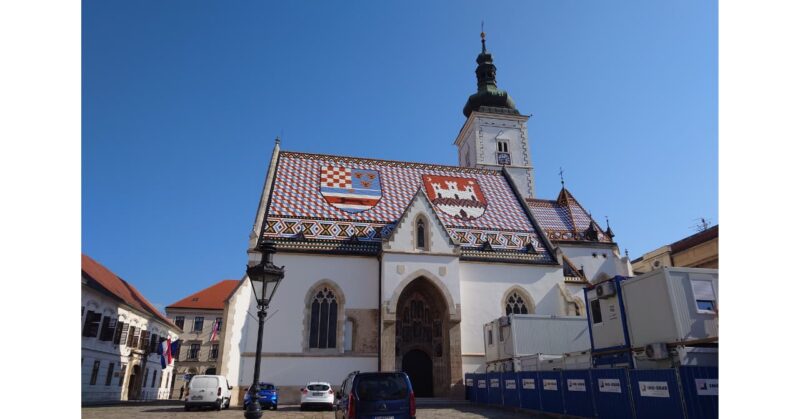 カラフルなモザイク屋根が美しい聖マルコ教会（St. Mark's Church）
